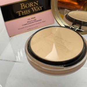 Too faced born this way complexion powder